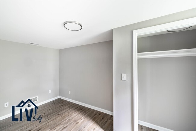 Building Photo - 1050 Janet Dr