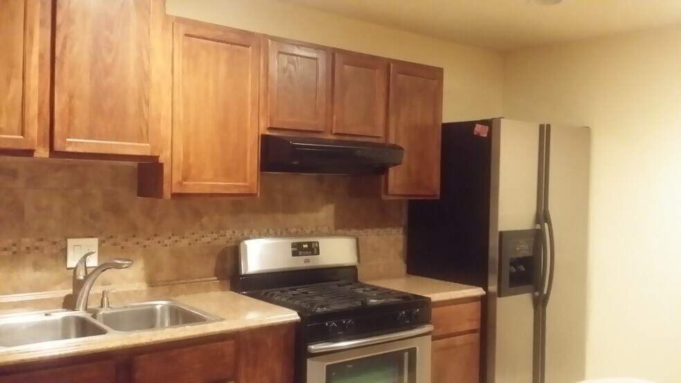 KITCHEN - 3223 E 102nd Ave