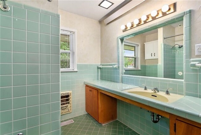 Building Photo - 1201 N Woolsey Ave