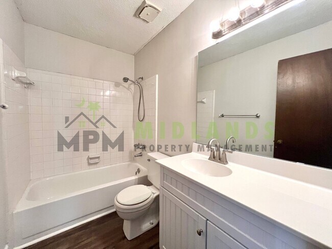 Building Photo - 6101 McMillan Cir