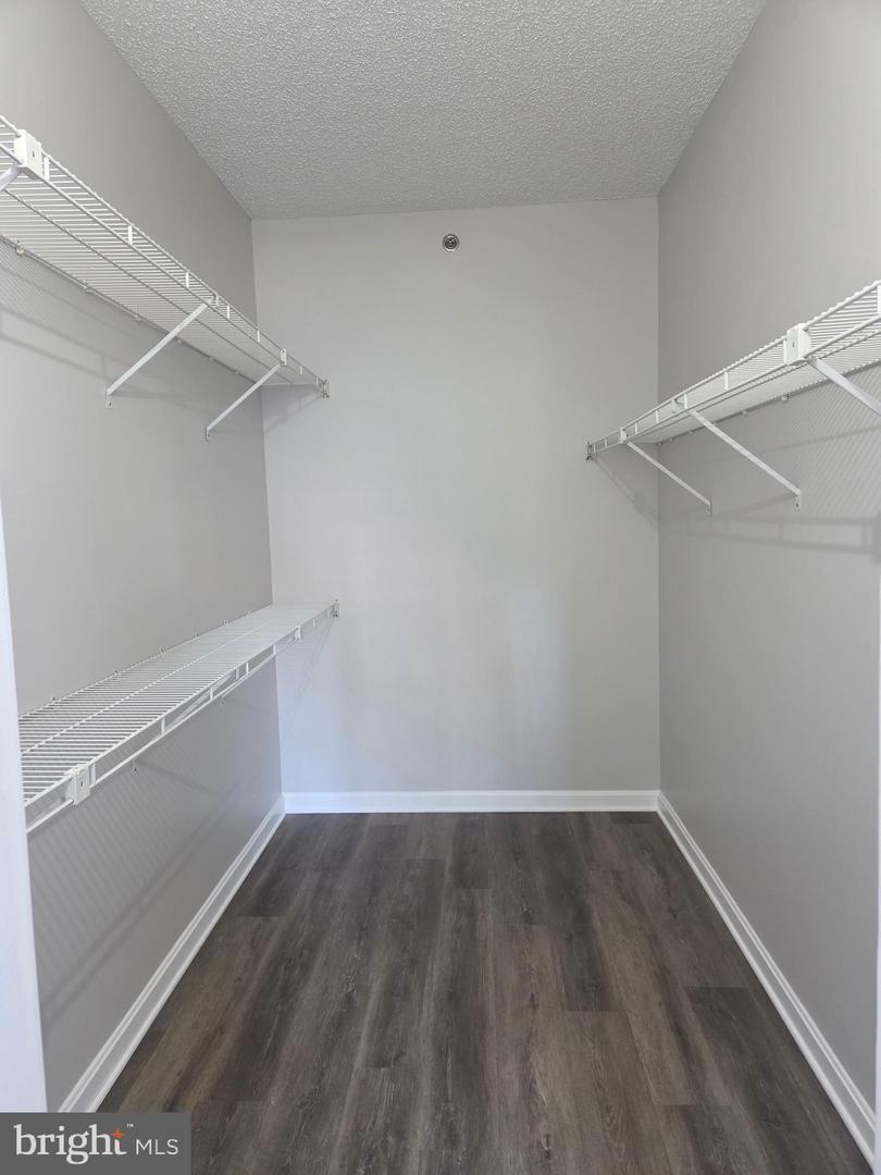 Building Photo - 1211 S Eads St