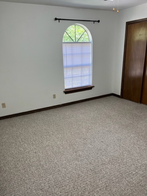Building Photo - 1232 Park Dr
