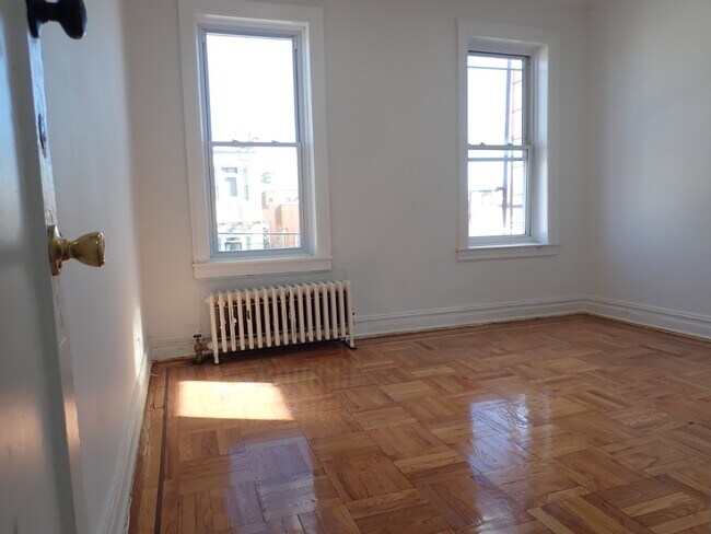 Building Photo - 663 E 94th St