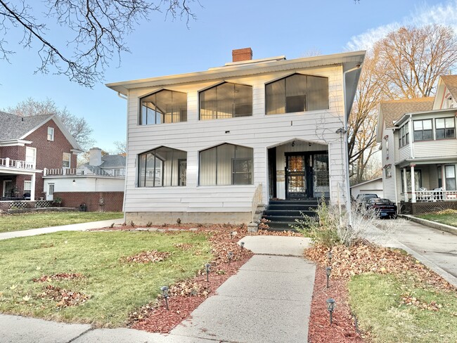 Primary Photo - 715 Bushnell St