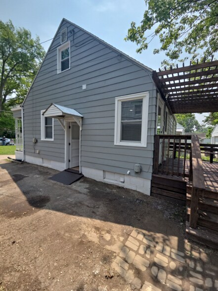 Building Photo - 509 N Rosedale Ave