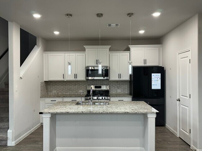 Building Photo - 316 Greenway Dr