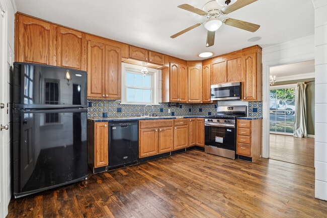 Building Photo - 2608 Highview Terrace