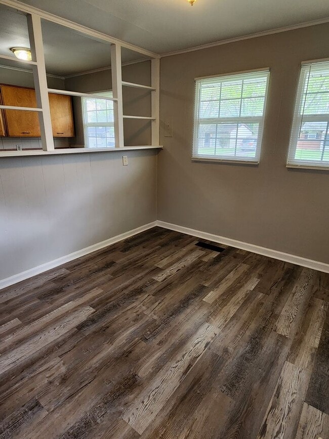 Building Photo - 3 Bedroom Home