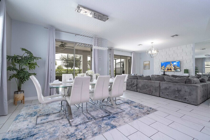 Building Photo - 4827 Kings Castle Cir