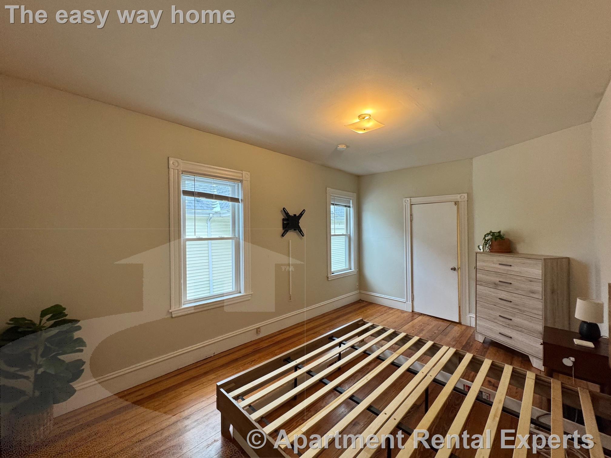 Building Photo - 22 Spencer Ave