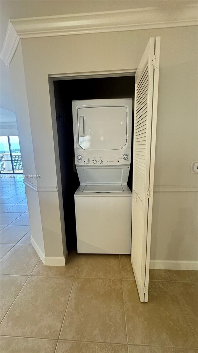 Building Photo - 8395 SW 73rd Ave