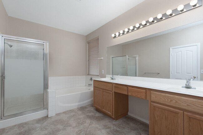 Building Photo - Enormous Silverado Ranch pool home with new paint and carpet