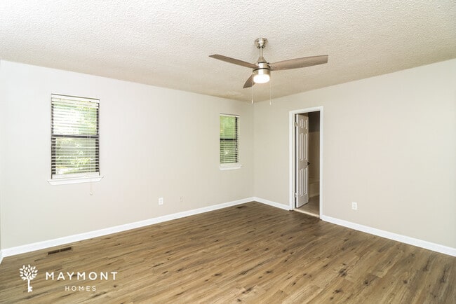 Building Photo - 6560 Valley Hill Dr