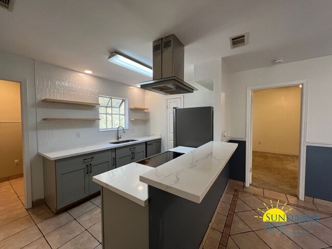 Building Photo - Gorgeous 3 Bedroom Home in Crestview!