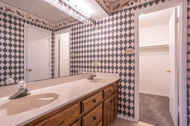 Building Photo - 362 S Stewart Ave