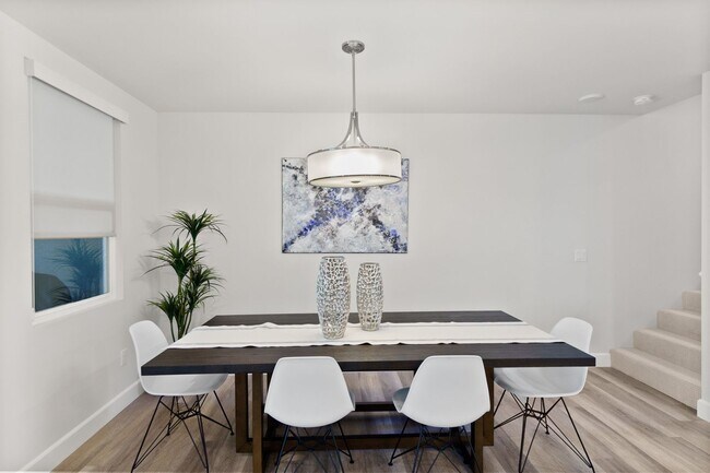 Building Photo - Carlsbad Townhome - 2 Blocks to the beach