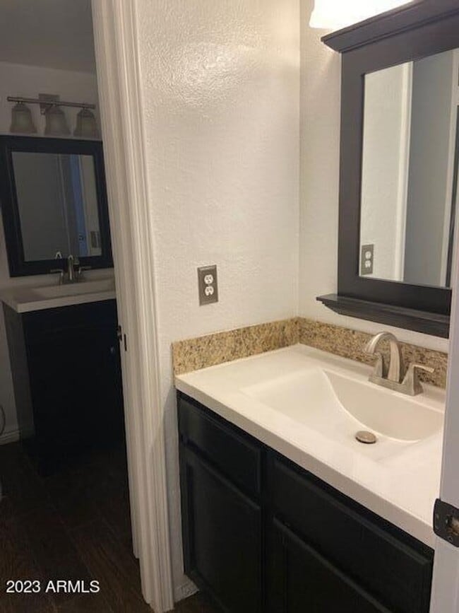 Building Photo - 2 bedroom @ 47th Ave & Olive