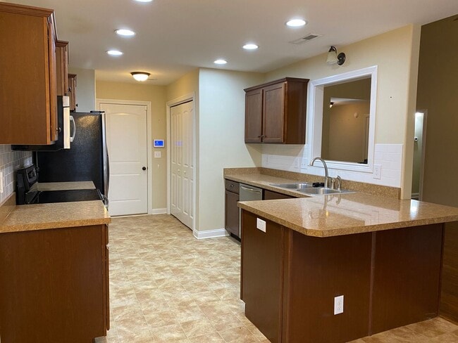 Building Photo - Great Location!! Beautiful Partial Brick H...