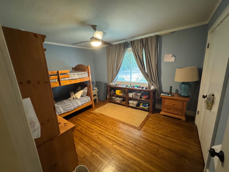 Building Photo - 900 Delcris Dr