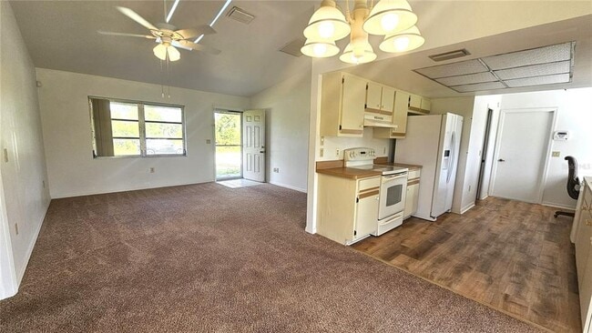 Building Photo - 6462 Mechler St
