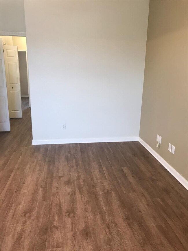 Building Photo - 2100 Pipers Field Dr