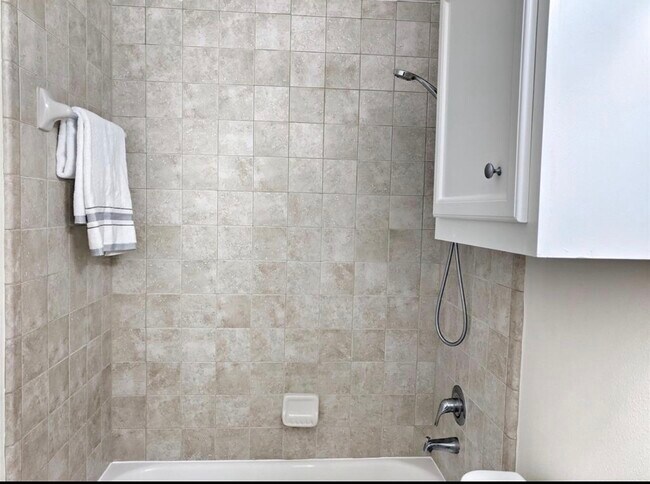 Building Photo - 3730 Main Poplar Dr