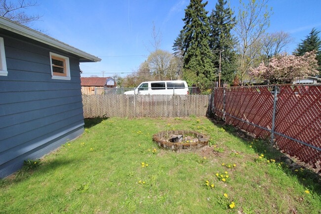 Building Photo - Delightful 3 Bedroom Mid-Century Ranch Hom...