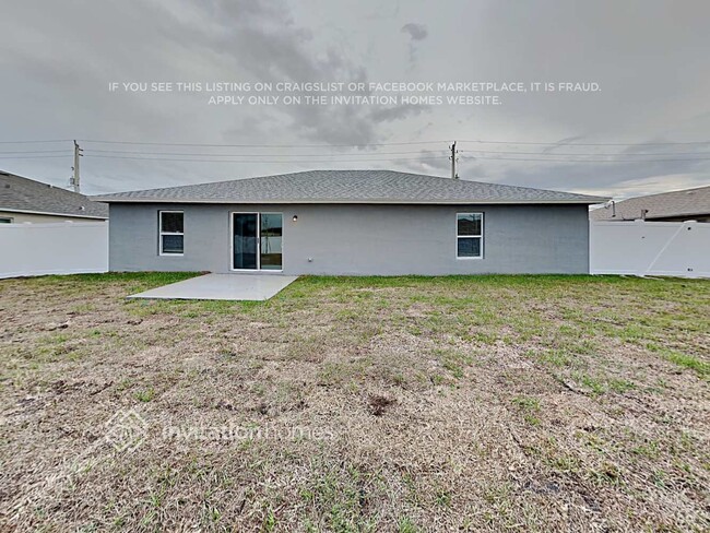 Building Photo - 819 SW Tulip Blvd