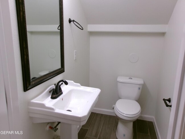 Building Photo - 1060 Hoppas Ct