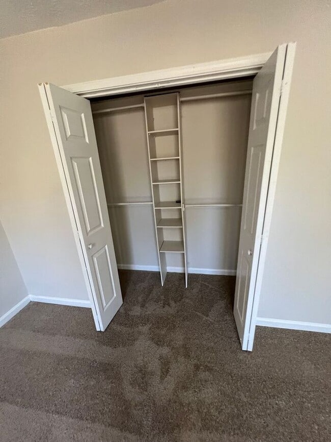 Building Photo - FINALLY A 2 BEDROOM 2.5 BATH IN LAWRENCEVILLE!