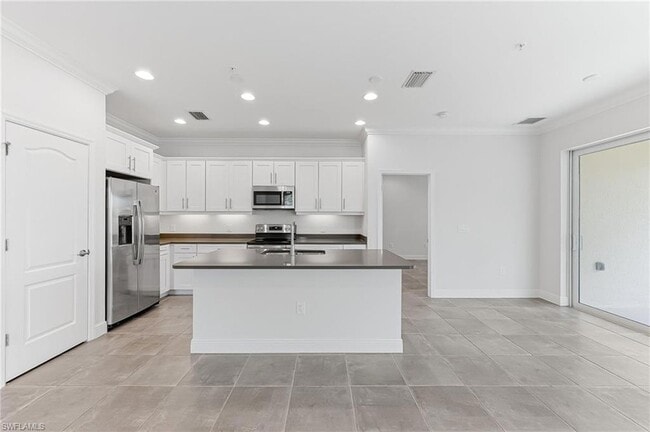 Building Photo - 6969 Avalon Cir