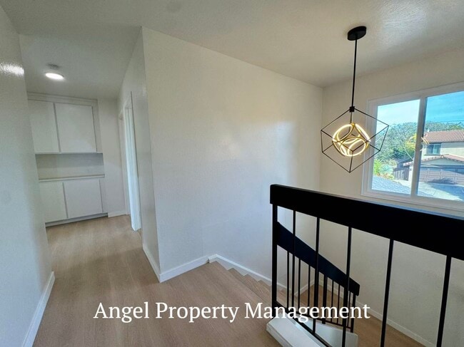 Building Photo - 5804 Shadow Ridge Dr