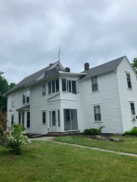 Building Photo - 123 Elm St