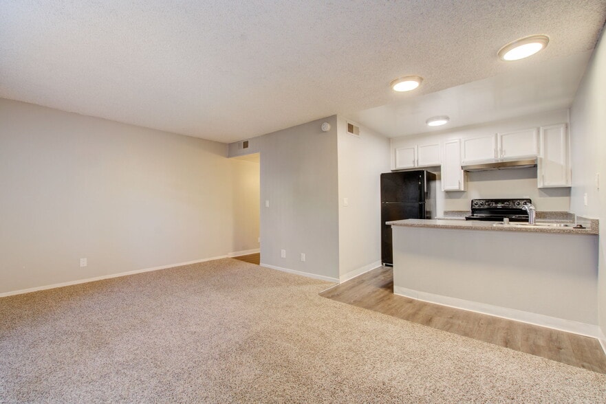 Building Photo - The Elms Apartments