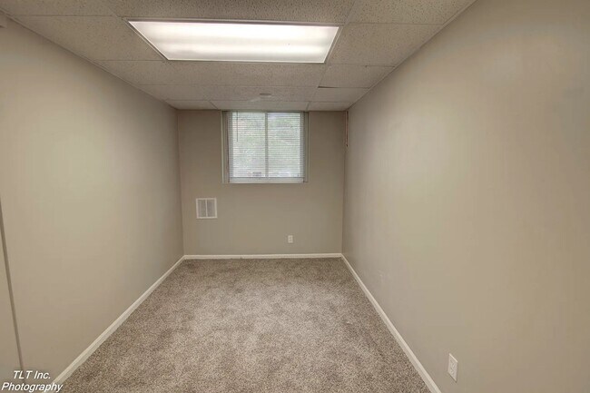 Building Photo - 10475 Ruggles Plaza