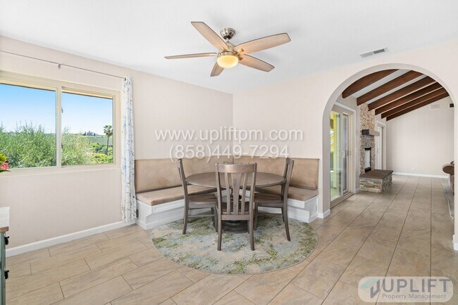 Building Photo - 3 Bedroom 2.5 Bathroom home in Ramona LARG...