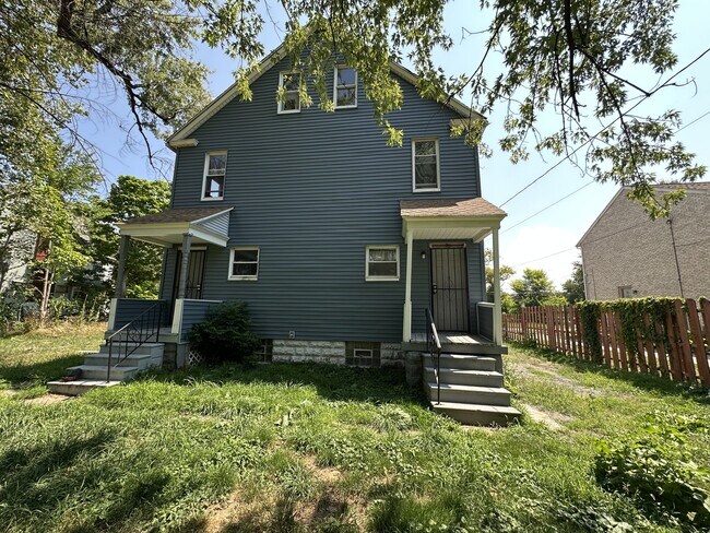 Building Photo - 884 E 150th St