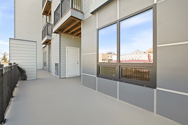 Building Photo - 71 Connecticut Ave