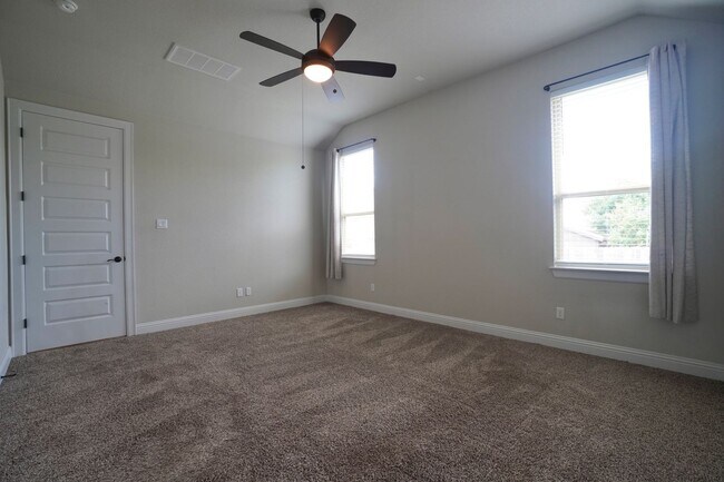 Building Photo - 6650 Verona Pl