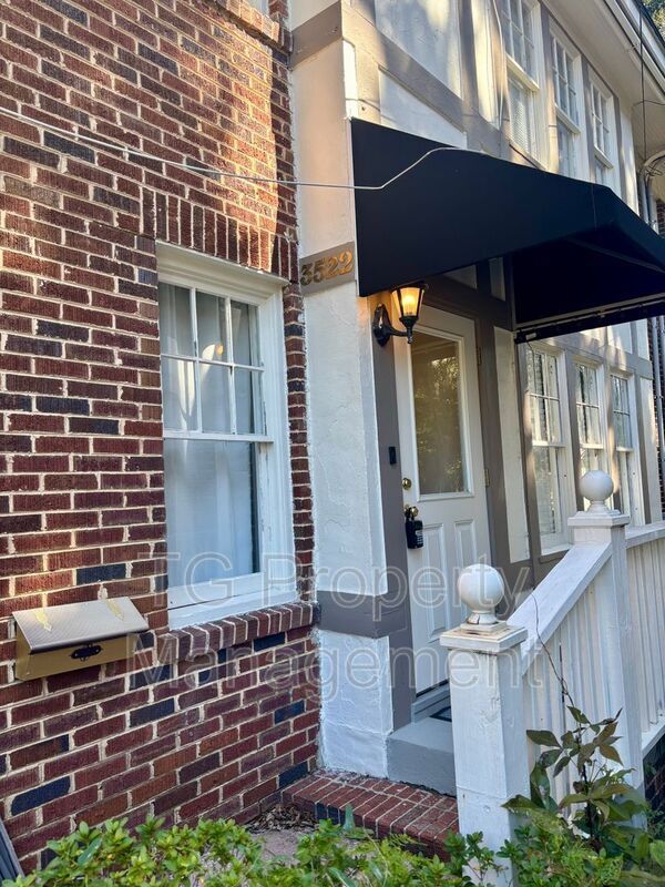 Primary Photo - 3522 Pine St