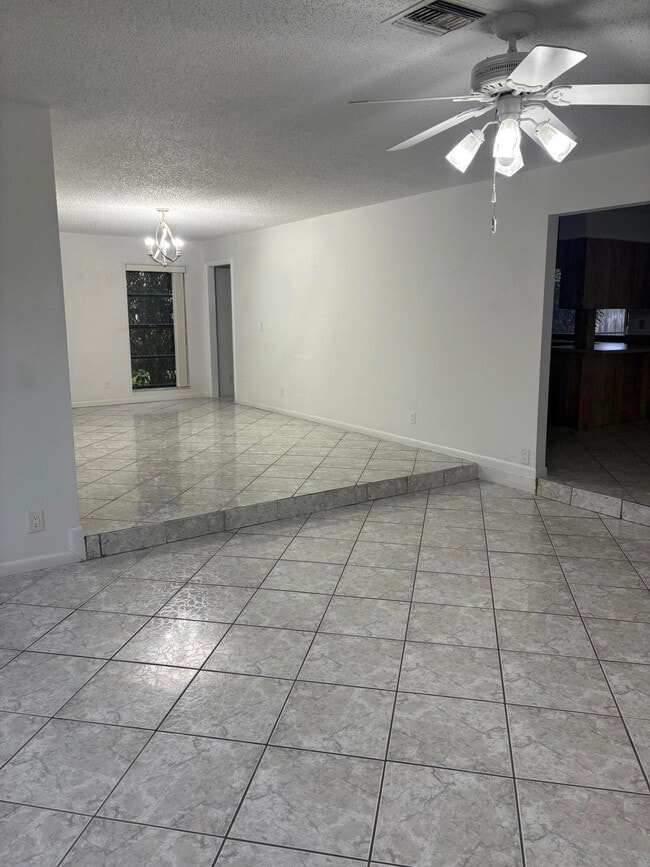 Building Photo - 6269 Woodbury Rd