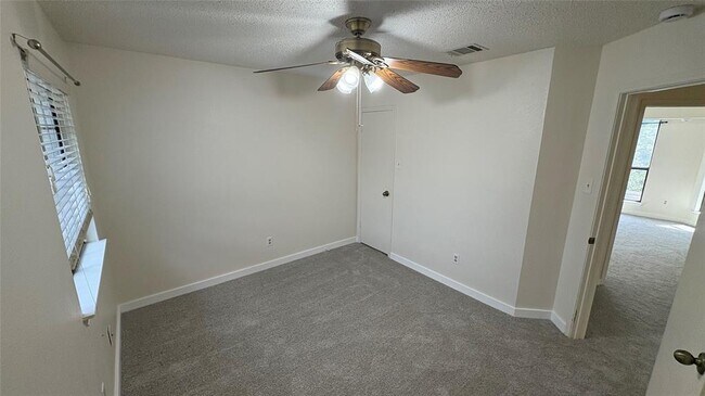 Building Photo - 4703 Saloma Pl