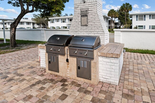 Building Photo - 2270 NE 68th St