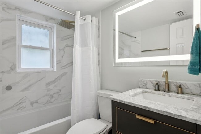 Building Photo - 4401 Summer Oak Dr