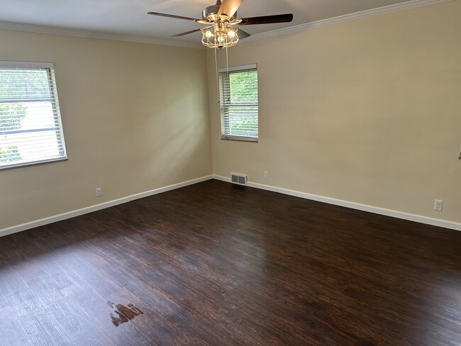 Building Photo - 20 Lindworth Dr