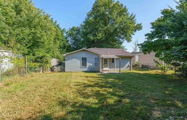 Building Photo - Charming 2-Bedroom Ranch Home with Large Backyard – Cozy & Remodeled!
