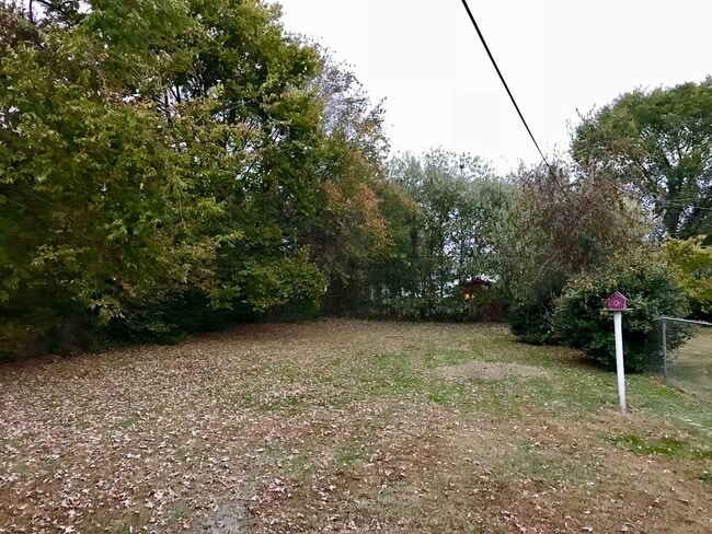 Building Photo - 3 bedroom, 1 bathroom for rent in Springfield