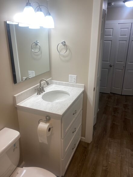 Building Photo - 15468 Pennock Ln