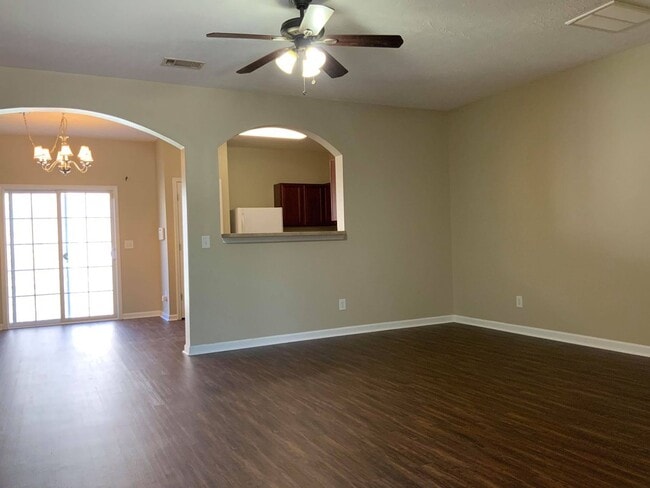 Building Photo - Brentwood Townhome For Lease
