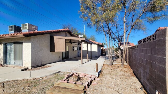 Building Photo - 8525 Del Rey Ave